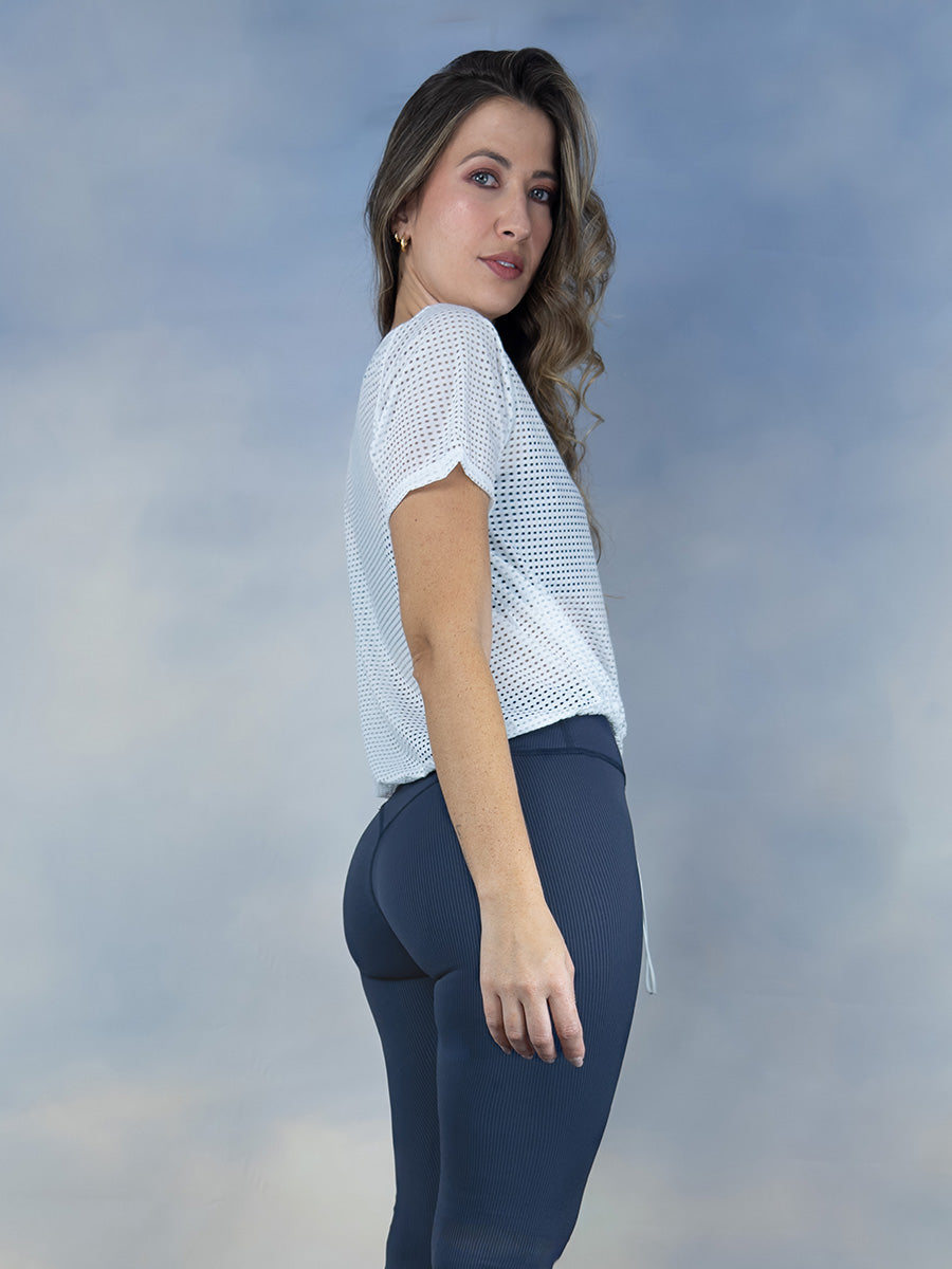 Camiseta deportiva en malla con recogido para dama