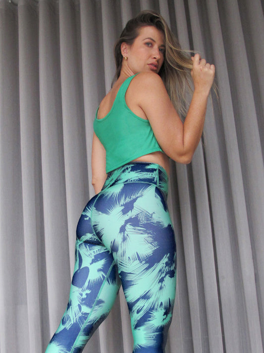 Camiseta deportiva en malla tipo crop top