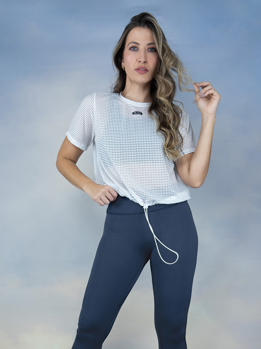 Camiseta deportiva en malla con recogido para dama