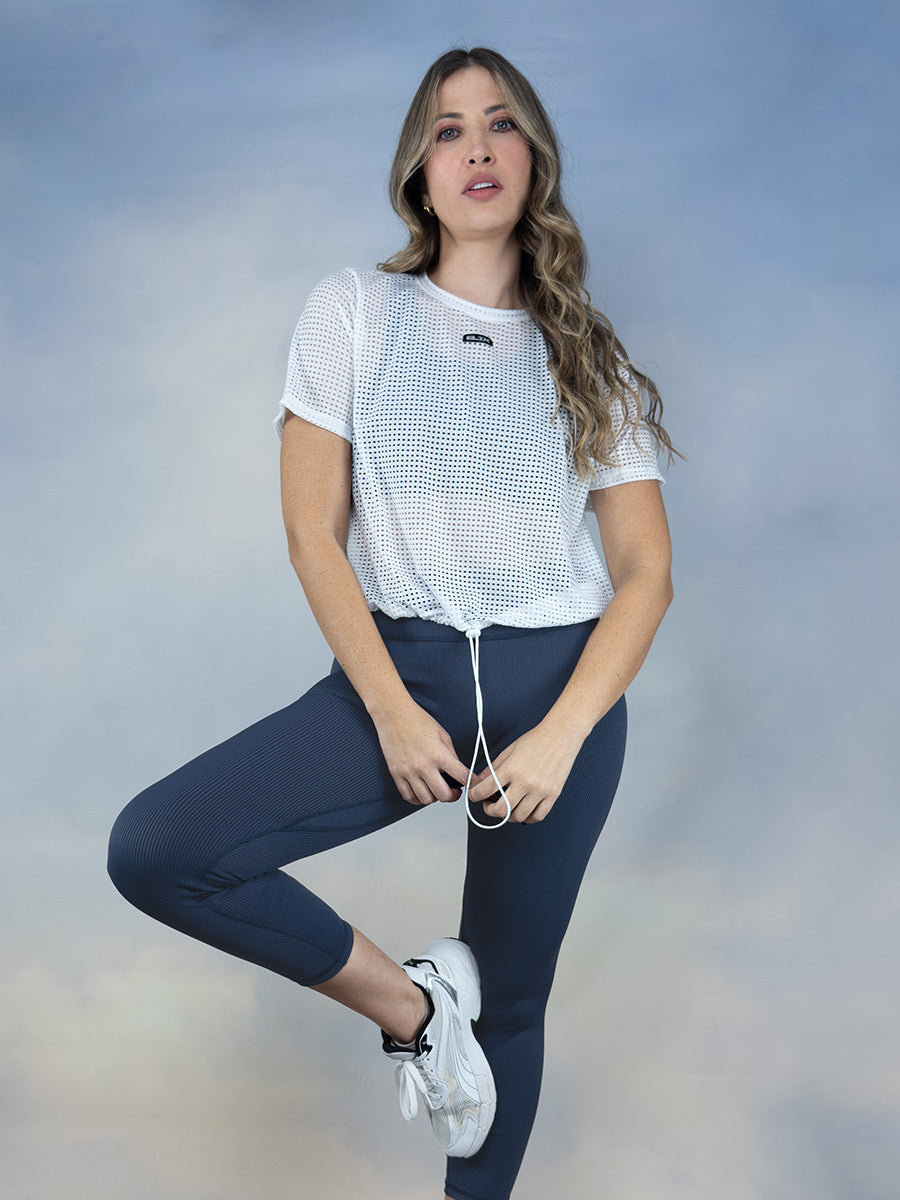 Camiseta deportiva en malla con recogido para dama