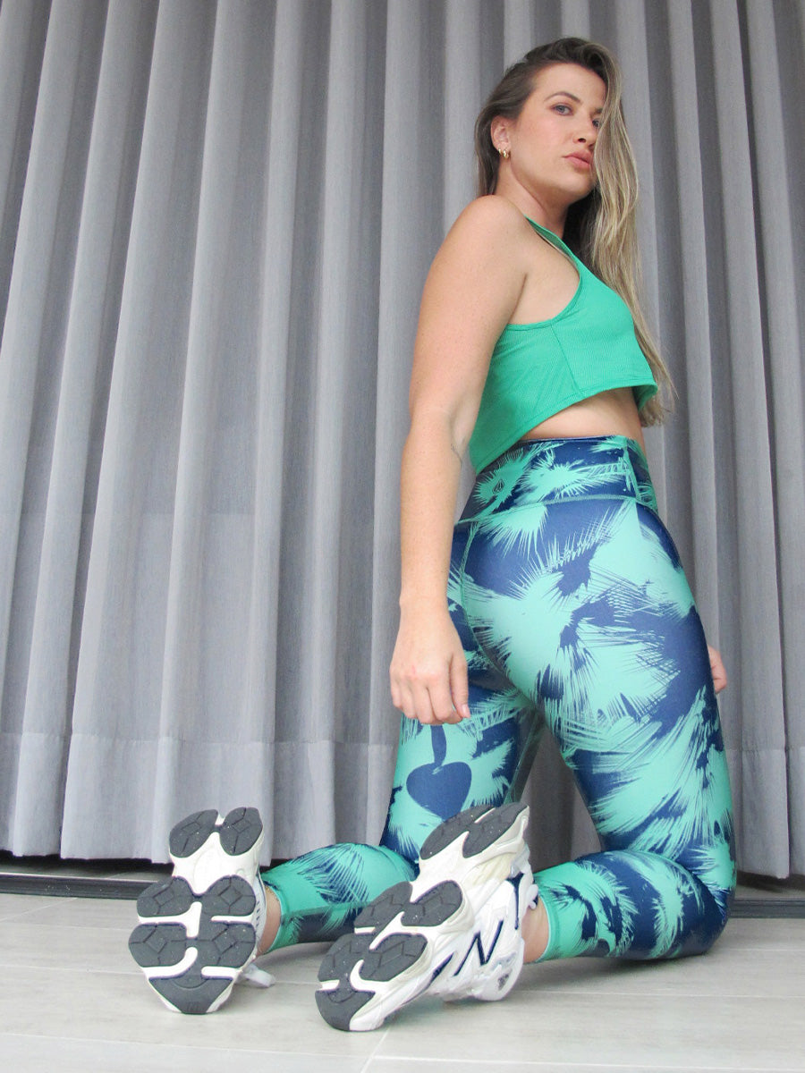 Camiseta deportiva en malla tipo crop top