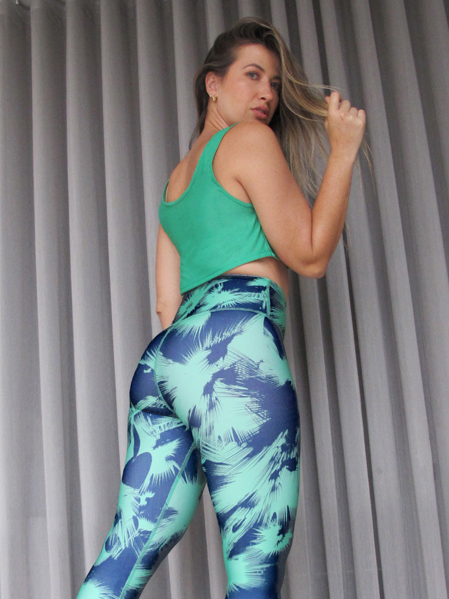 Camiseta deportiva en malla tipo crop top